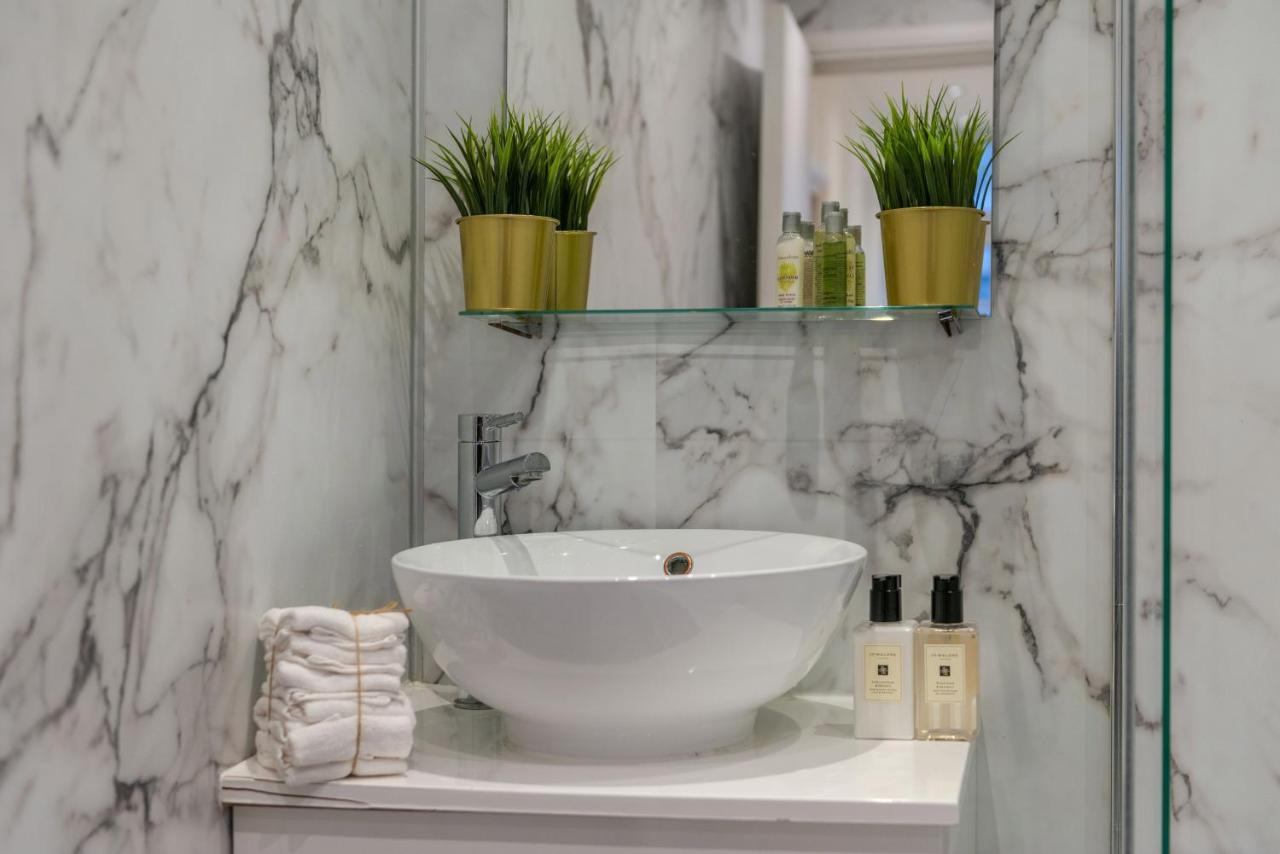 Three-Bedroom Bliss In London Town エクステリア 写真