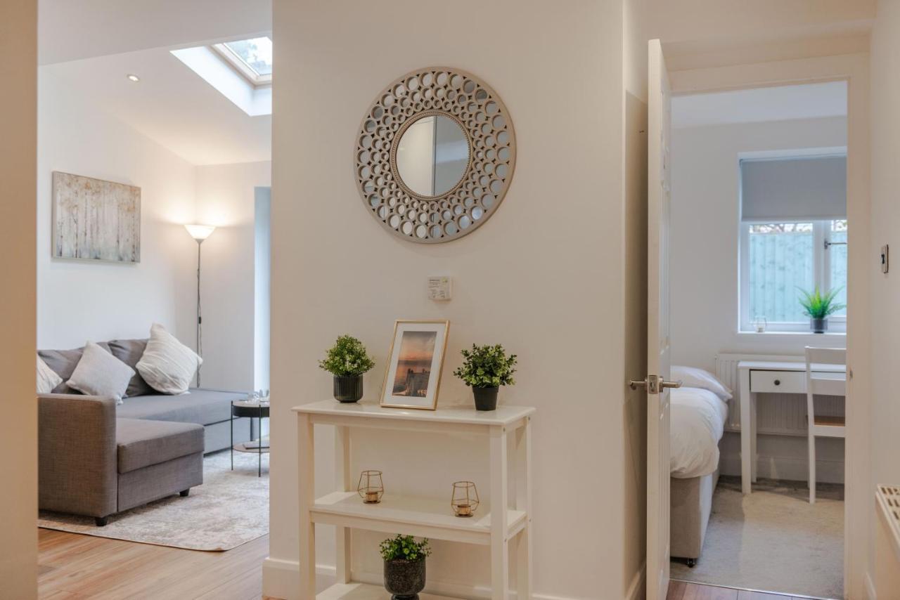 Three-Bedroom Bliss In London Town エクステリア 写真