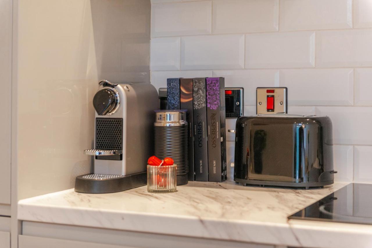 Three-Bedroom Bliss In London Town エクステリア 写真
