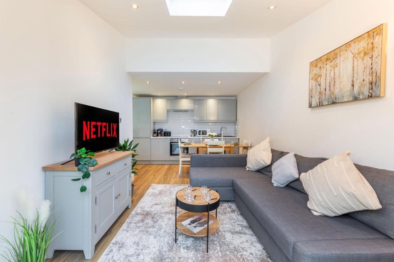 Three-Bedroom Bliss In London Town エクステリア 写真